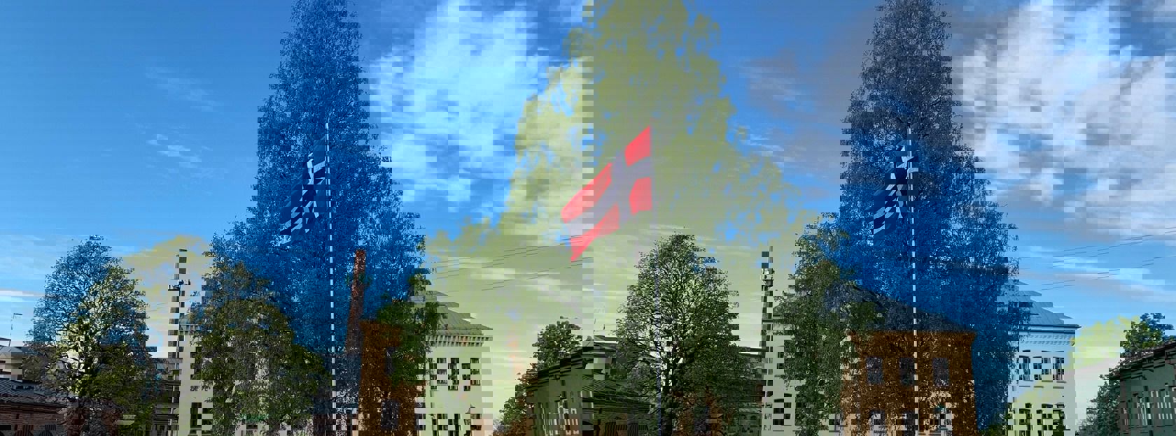 Norges flagg på sagene skole