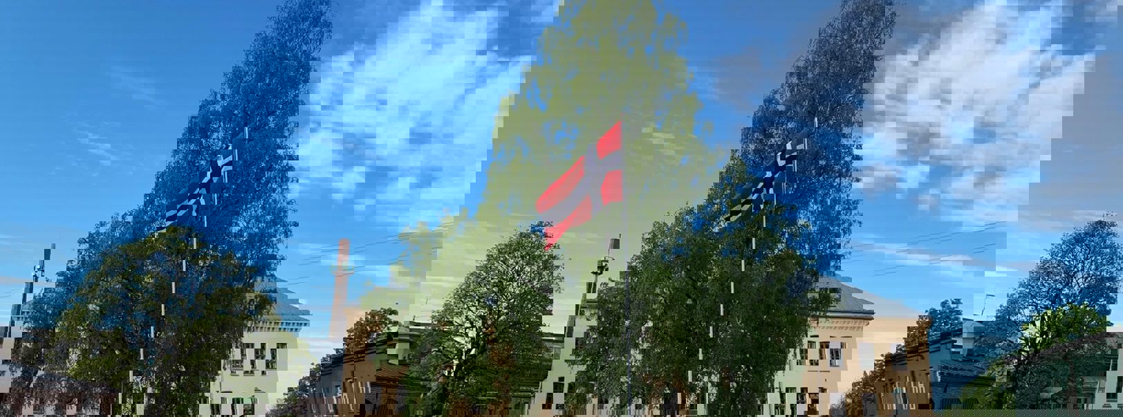 Foto: Morgan Staangstad Norges flagg på sagene skole